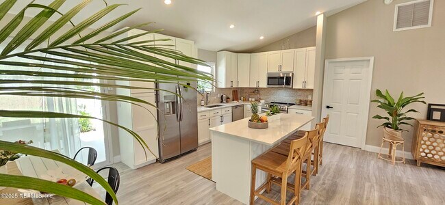 Foto del edificio - 2312 Plantation Lake Dr