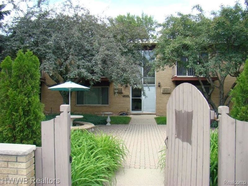 Foto principal - 2655 E Maple Rd