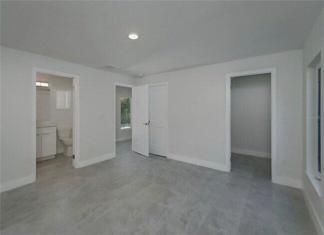 Building Photo - 310 Hibiscus St