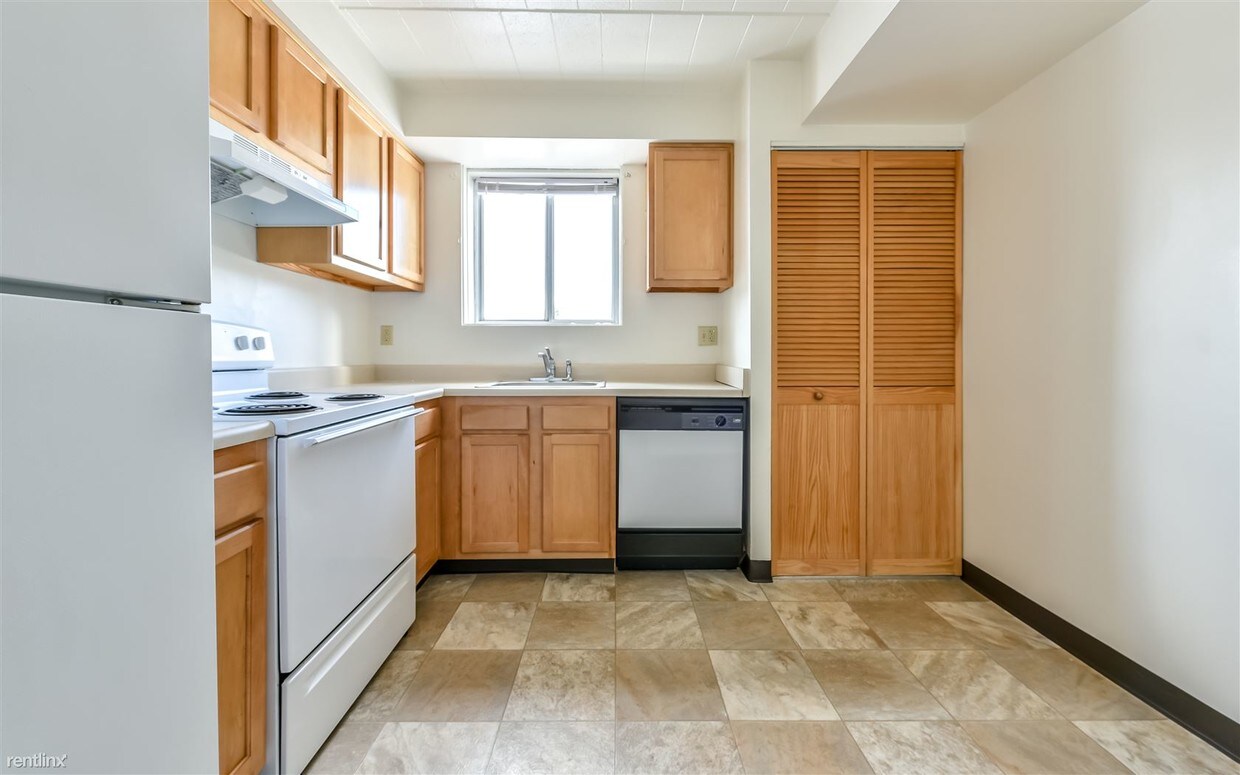 Primary Photo - 2 br, 1 bath Apartment - 17 Hillcrest Dr