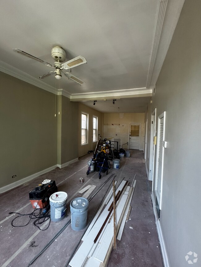 Building Photo - 1348 N Bell Ave