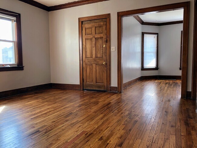 Building Photo - 612-614 Pettibone NW