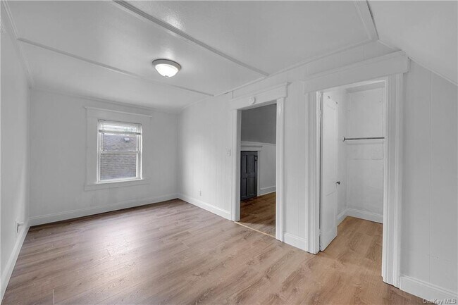 Building Photo - 18 Chestnut Pl