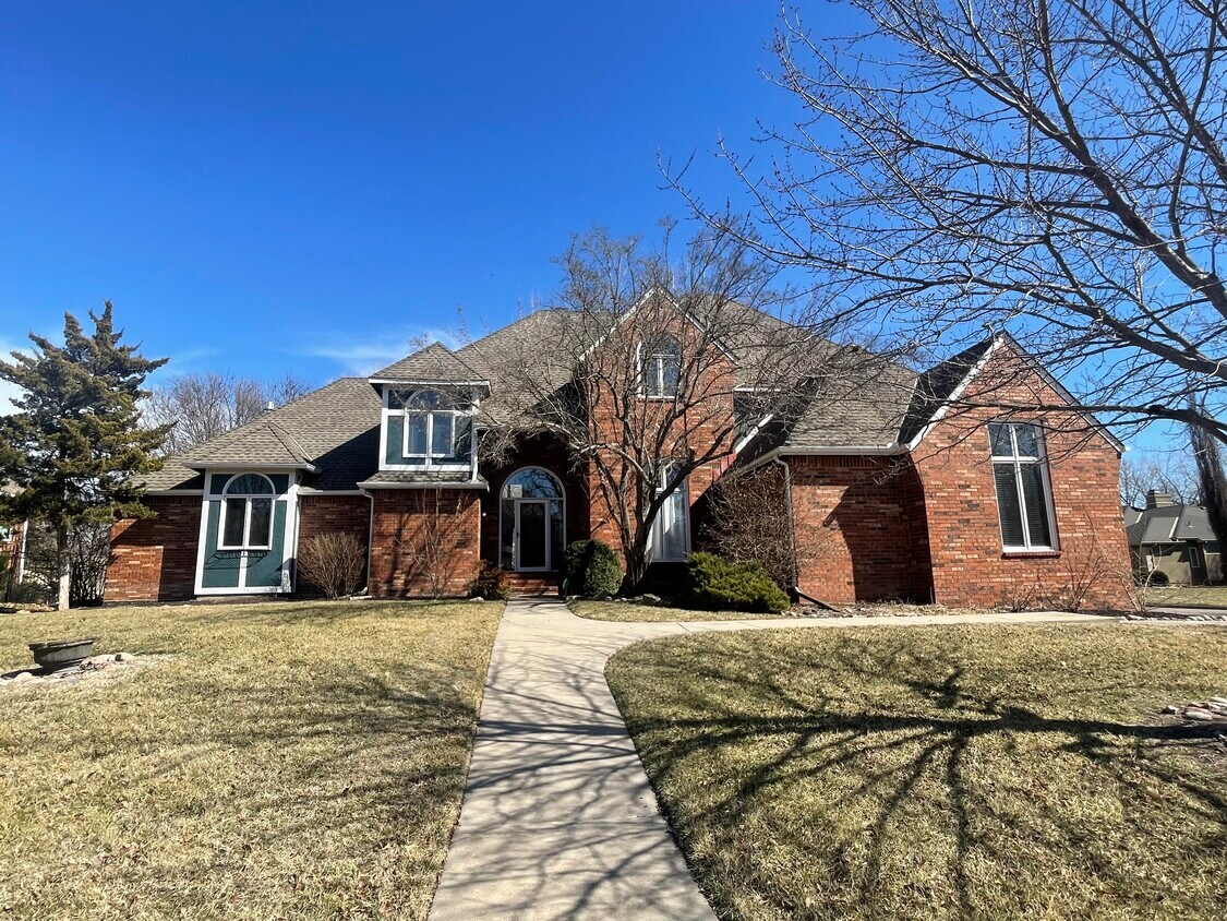 Frente - 1024 N Broadmoor St