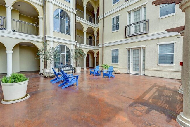 Foto del edificio - 7134 Mapleridge St