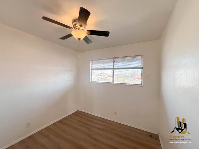 Foto del edificio - 3720 Astoria St