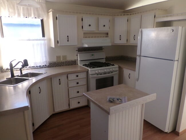 Foto del edificio - Immaculate 3BD/2BA/2Car Garage in Pueblo West $1650/$1650