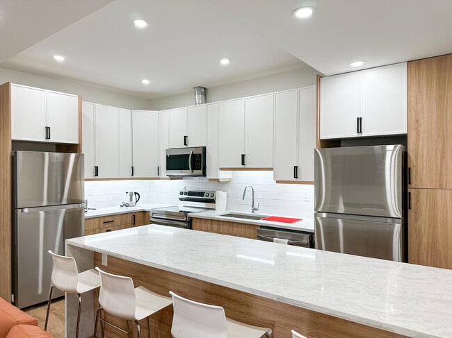 Building Photo - 487 Campbell Av