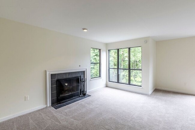 Building Photo - 358 S Pantops Dr