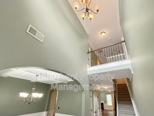 Foto del edificio - 32 Governors Lake Way