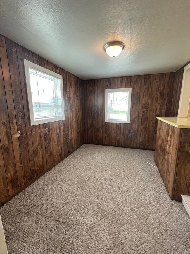 Building Photo - Centrally Located 1 Bedroom House