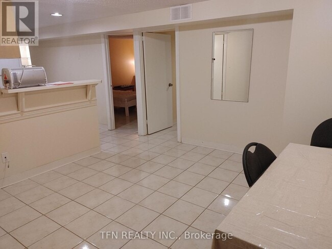 Building Photo - 82 Caines Ave