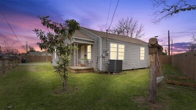 Building Photo - 515 Riggs St