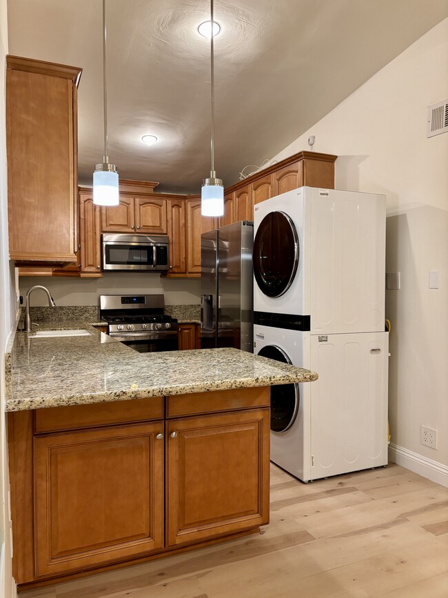 Building Photo - 538 Brooks Ave