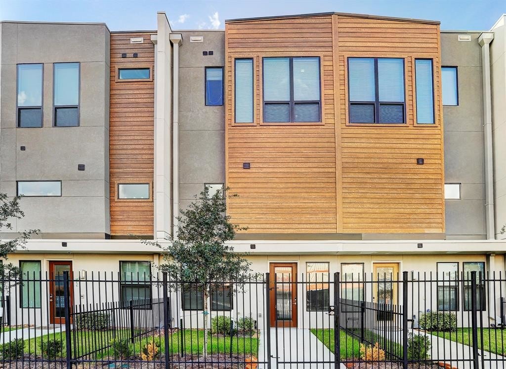 Foto principal - 2401 Crawford St