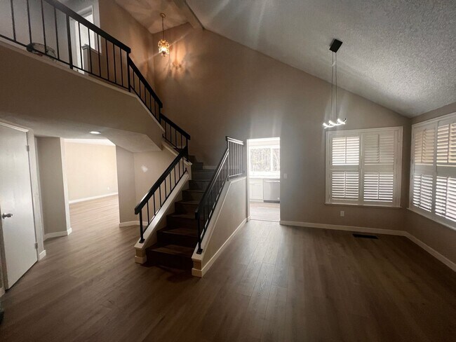 Foto del edificio - Wonderfully updated Waterman Highlands Home