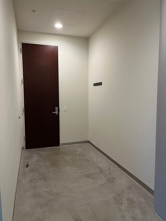 Entry Door/Foyer - 5601 Smetana Dr