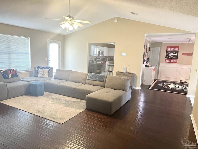 Foto del edificio - 7372 Peterson Ln