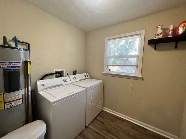Building Photo - Beautiful one story home in Norfolk