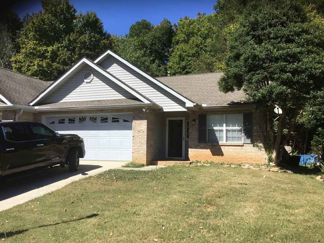 125 Oak Place Cir, Madisonville, TN 37354 Townhome Rentals in