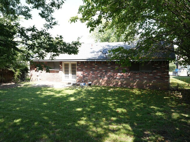 Foto del edificio - Beautifully Redone 3 Bedroom House! Availa...