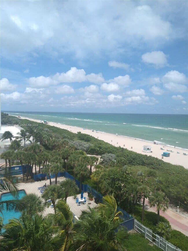 Foto del edificio - 6969 Collins Ave