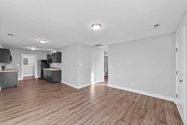 Foto del edificio - 380 Thad Little Rd