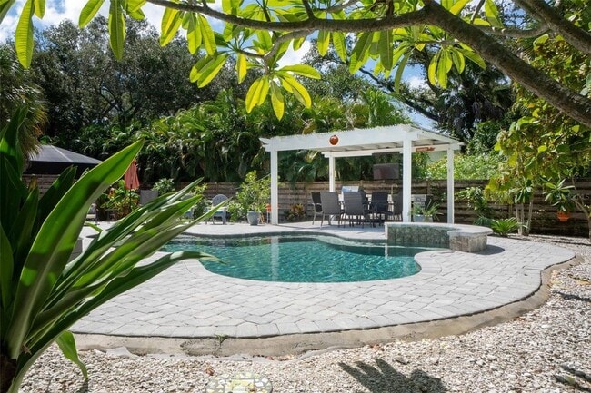 Building Photo - 680 41st St