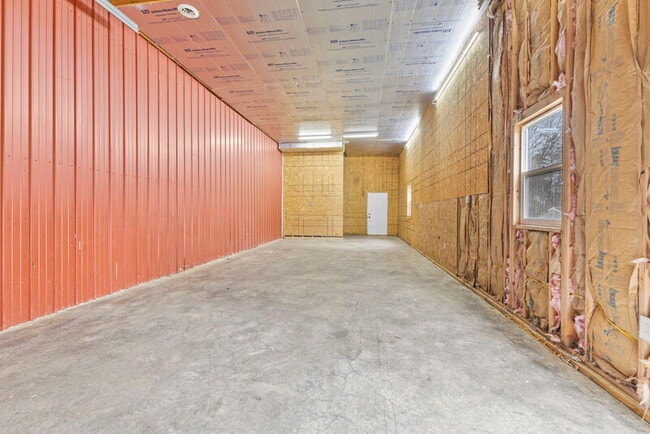 Building Photo - West Bay Barn -4241 West Whiteland Road