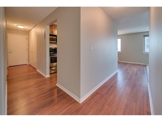 Foto del edificio - 4400 Upton Ave S