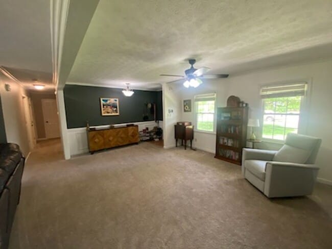 Building Photo - 230 Wintergreen Dr