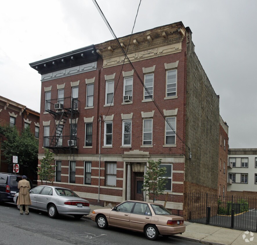 Building Photo - 4398 Martha Ave