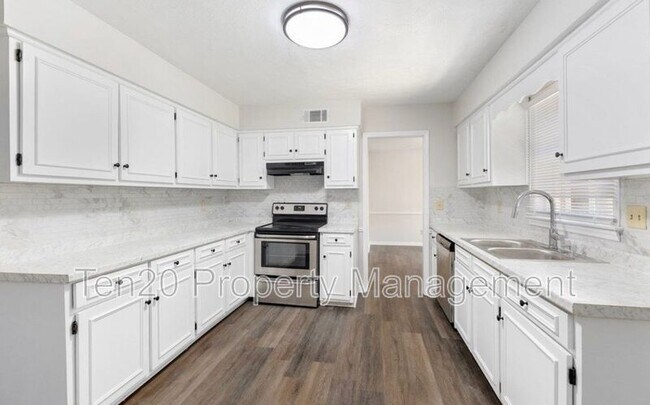Building Photo - 4065 Windtree Ln