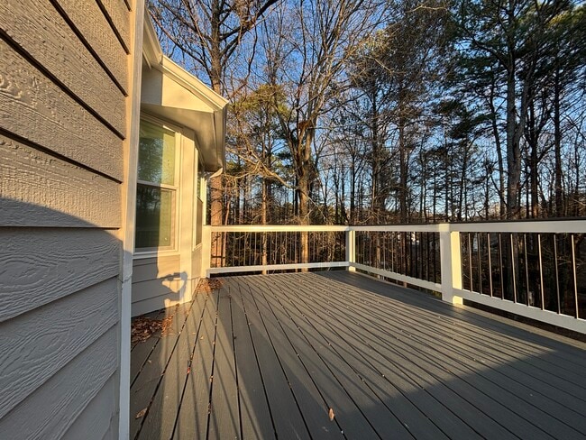 Foto del edificio - 3410 Camens Ct NE