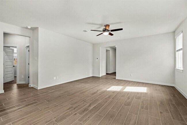 Foto del edificio - 2725 Stone Branch Dr