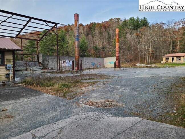 Building Photo - 1864 Old US 421 S