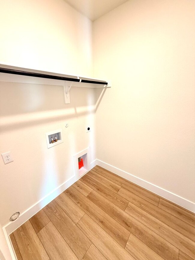 Building Photo - 2900 Woodbrook Dr