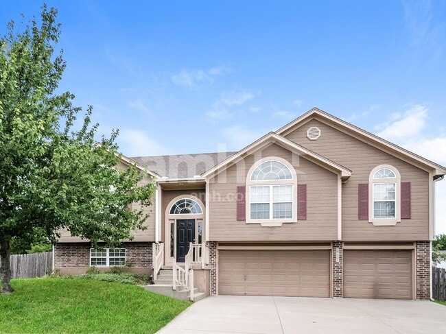 Building Photo - 2188 Sierra Dr