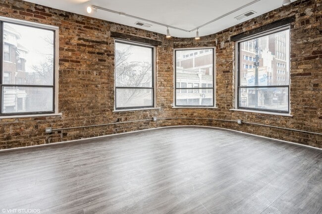 Building Photo - 2530 N Clark St