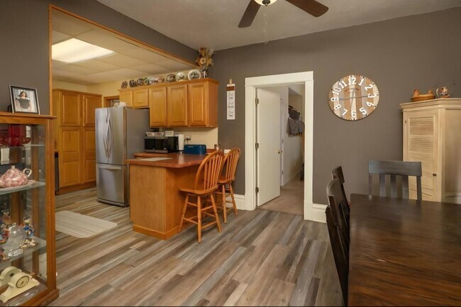 Foto del edificio - 611 4th Ave NW