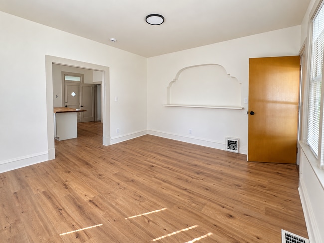 Building Photo - 8611 Vasel Ave