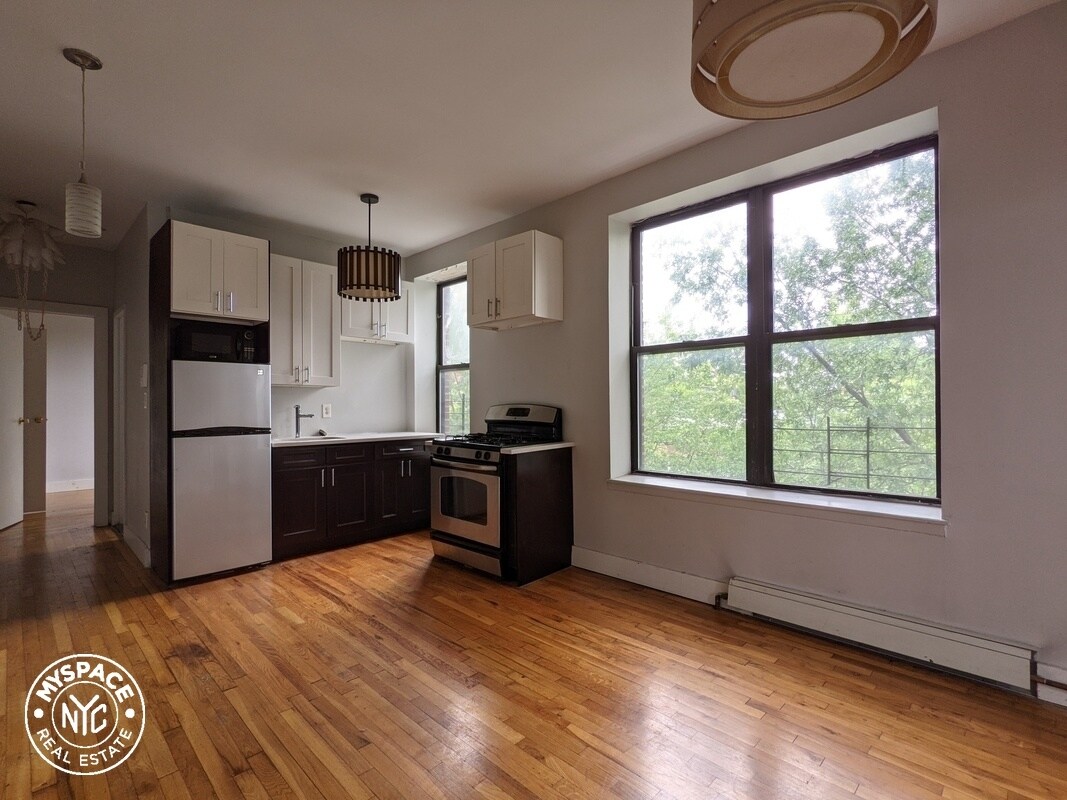 Foto principal - 680 Monroe St