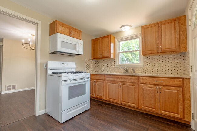 Foto del edificio - 1706 Jefferson Rd NE