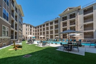 Building Photo - Heights West 11th