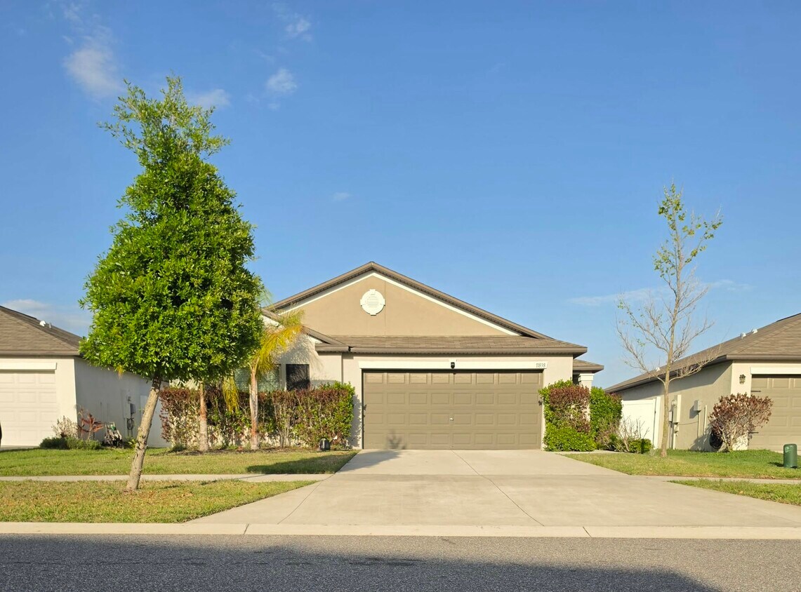 Building Photo - Unit1 Blackeyed Susan Drive Riverview