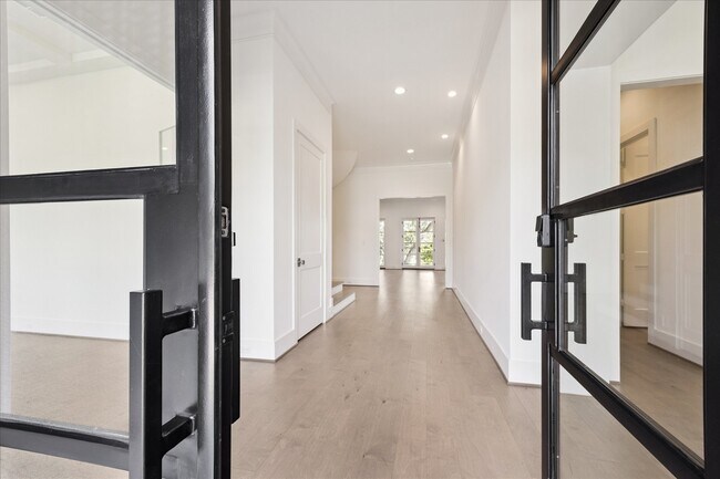 Foto del edificio - 3735 Tartan Ln