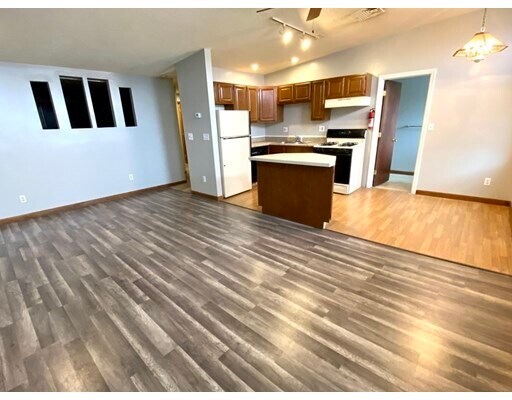 Building Photo - 53 N Elm St
