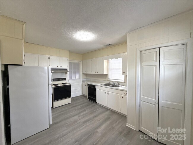 Foto del edificio - 1516 Pleasant Plains Rd