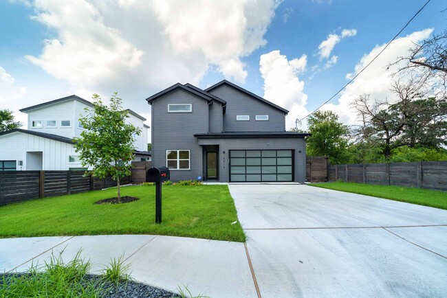 Foto del edificio - 5816 Harold Ct