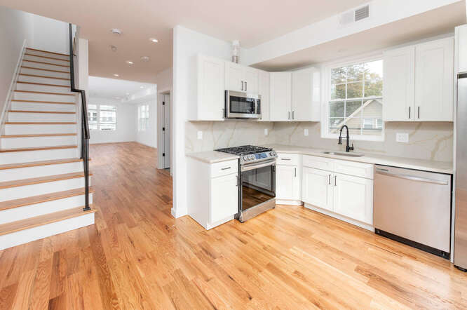 Primary Photo - 125 Broughton Ave